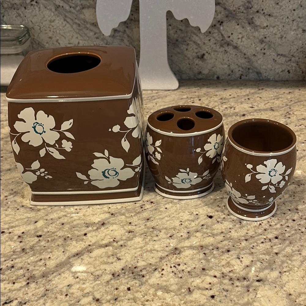 Wamsutta Floral Brown Bath Accessory Set